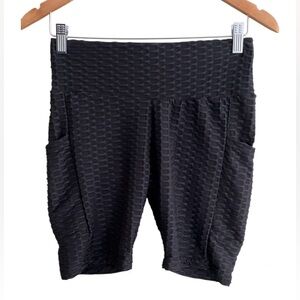 Hi- Impact Peach: Black TikTok Contour Shorts